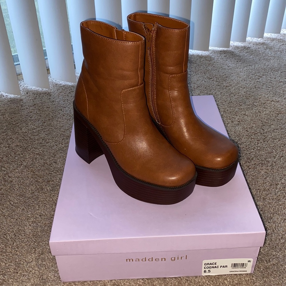Grace cognac boots